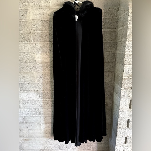 Vintage Exquisite Jeffrey & Dara Evenings By Tom Barra Full Velvet Cape/Fur Hood - Picture 7 of 11